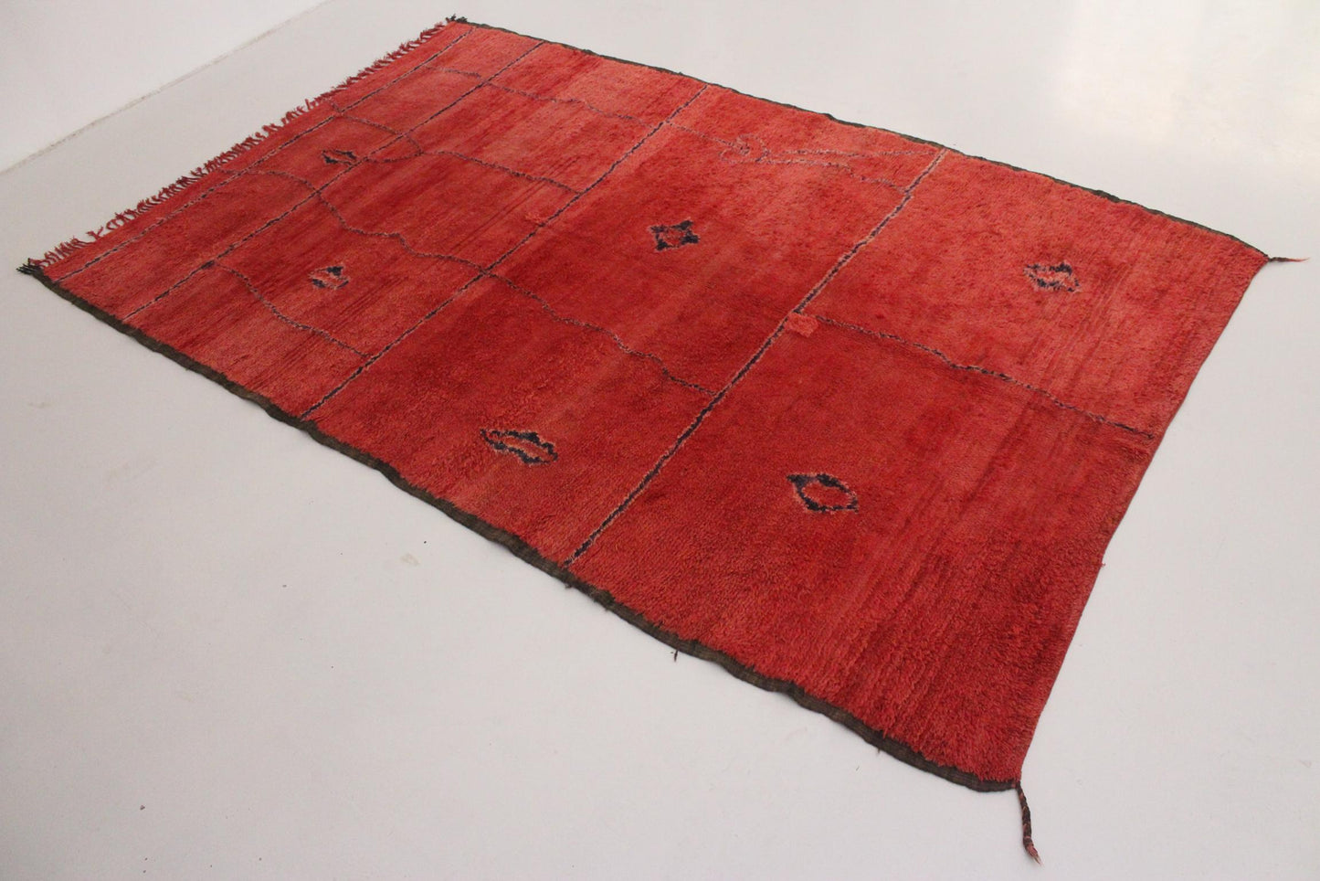 Vintage area moroccan rug - red - Ait Sgougou - 7.2x11.5feet / 220x350cm