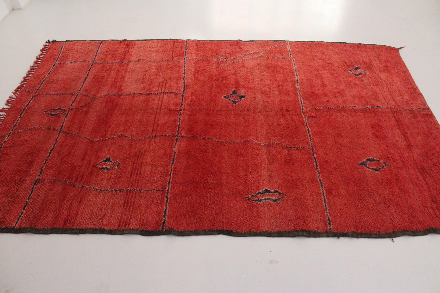 Vintage area moroccan rug - red - Ait Sgougou - 7.2x11.5feet / 220x350cm