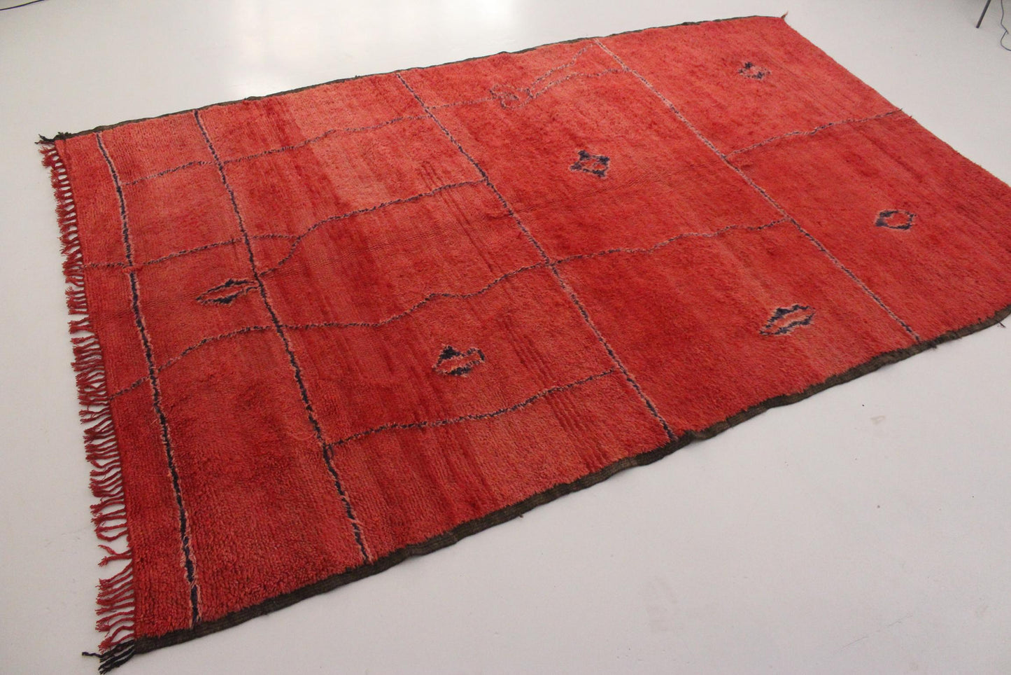 Vintage area moroccan rug - red - Ait Sgougou - 7.2x11.5feet / 220x350cm