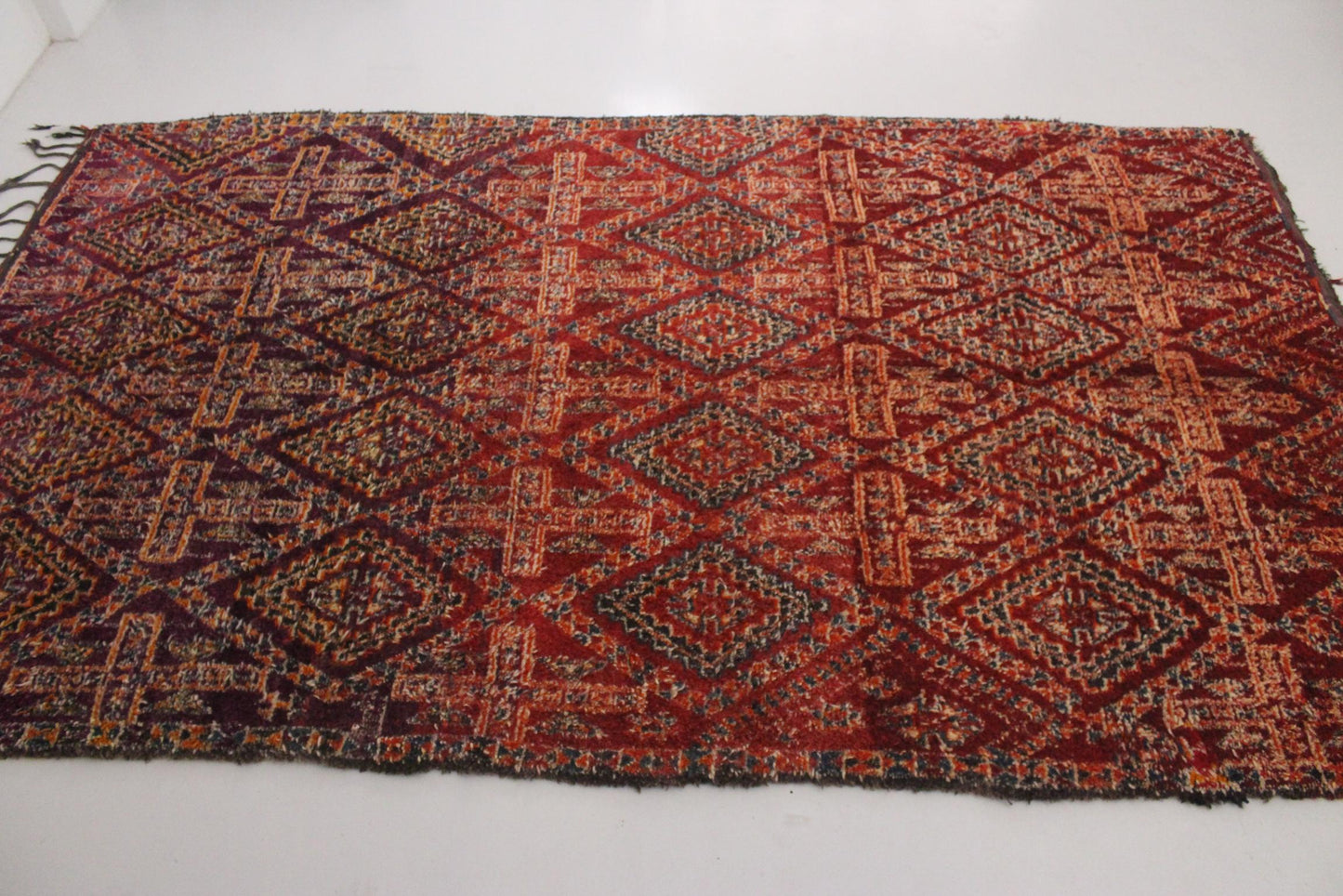 Vintage area moroccan rug - red, purple - Beni Mguild - 7.9x13.7feet / 243x420cm