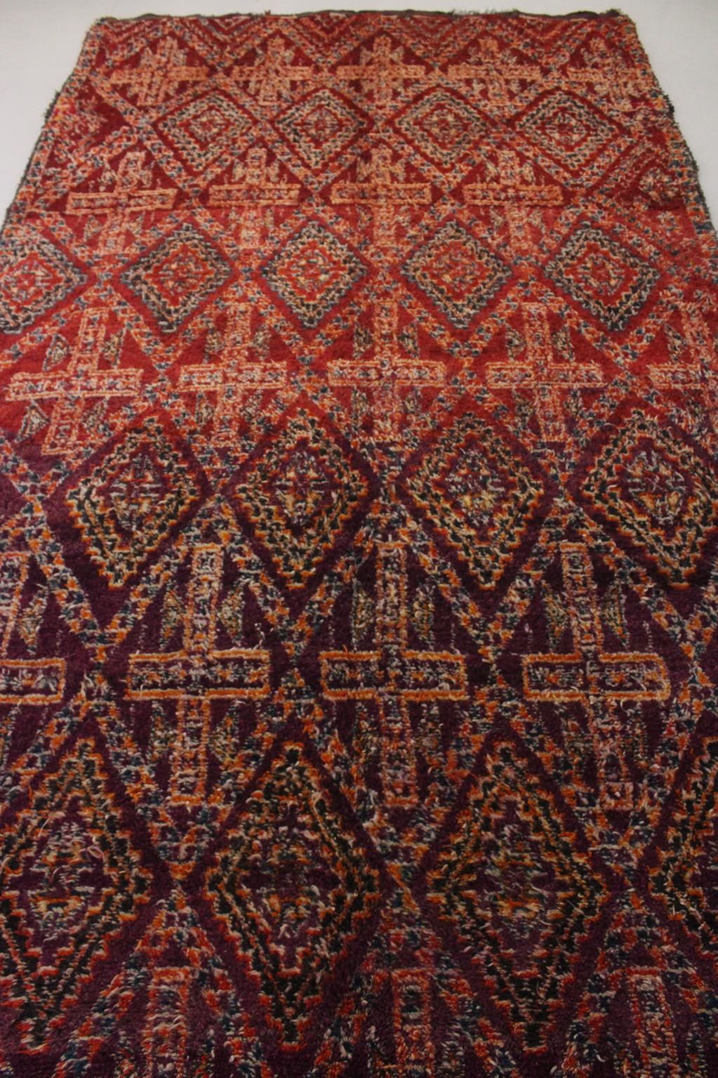 Vintage area moroccan rug - red, purple - Beni Mguild - 7.9x13.7feet / 243x420cm