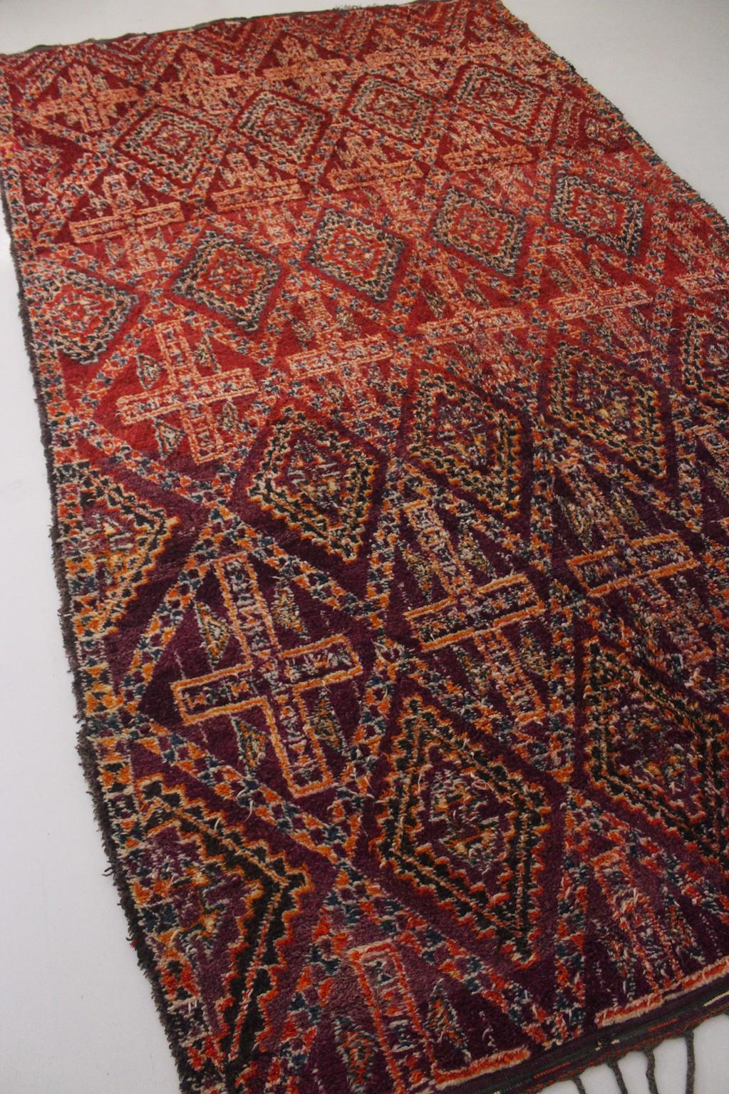 Vintage area moroccan rug - red, purple - Beni Mguild - 7.9x13.7feet / 243x420cm